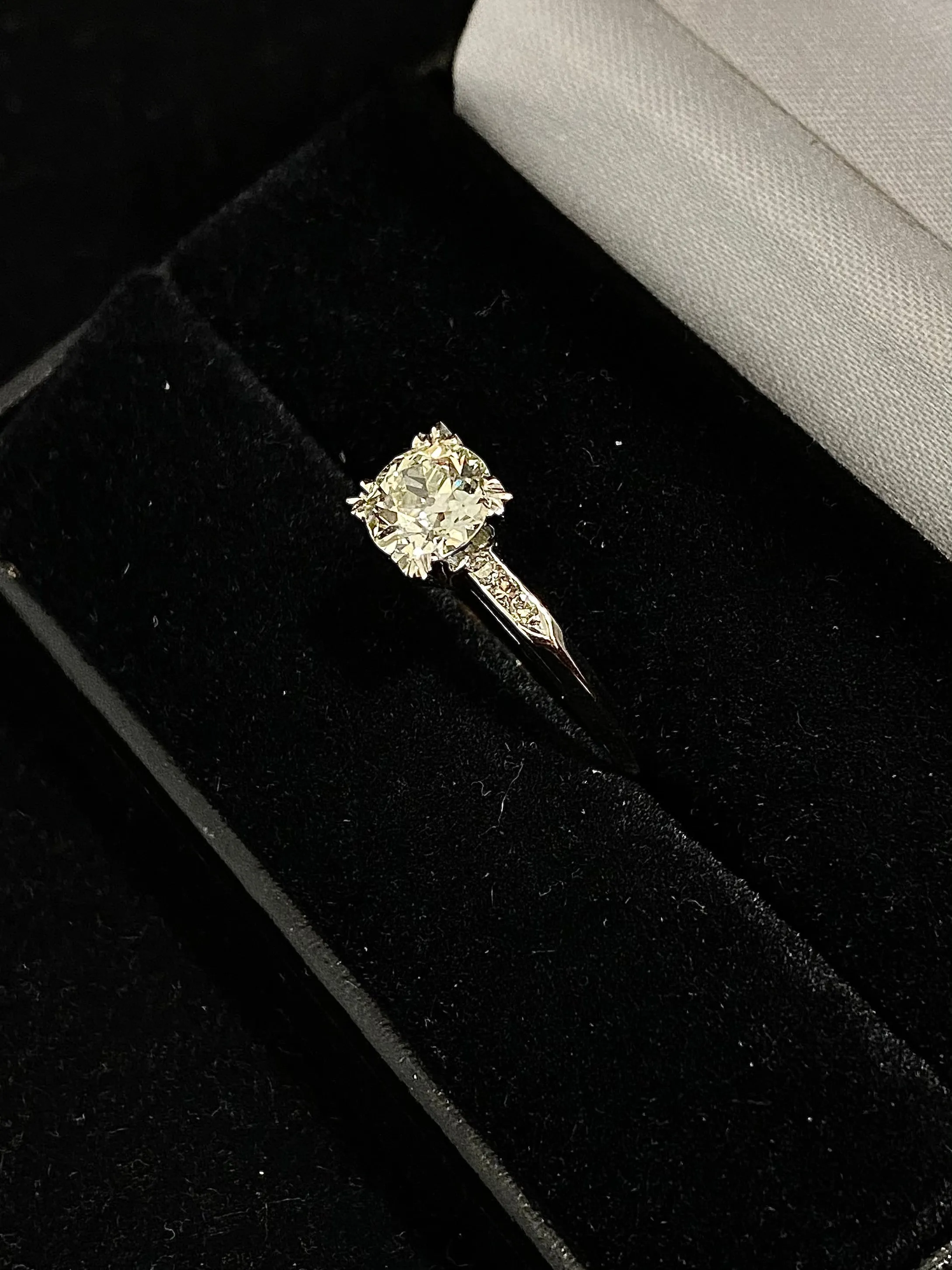 1920's Antique Design Solid White Gold 7 Diamonds Ring - $30K Appraisal Value w/CoA}