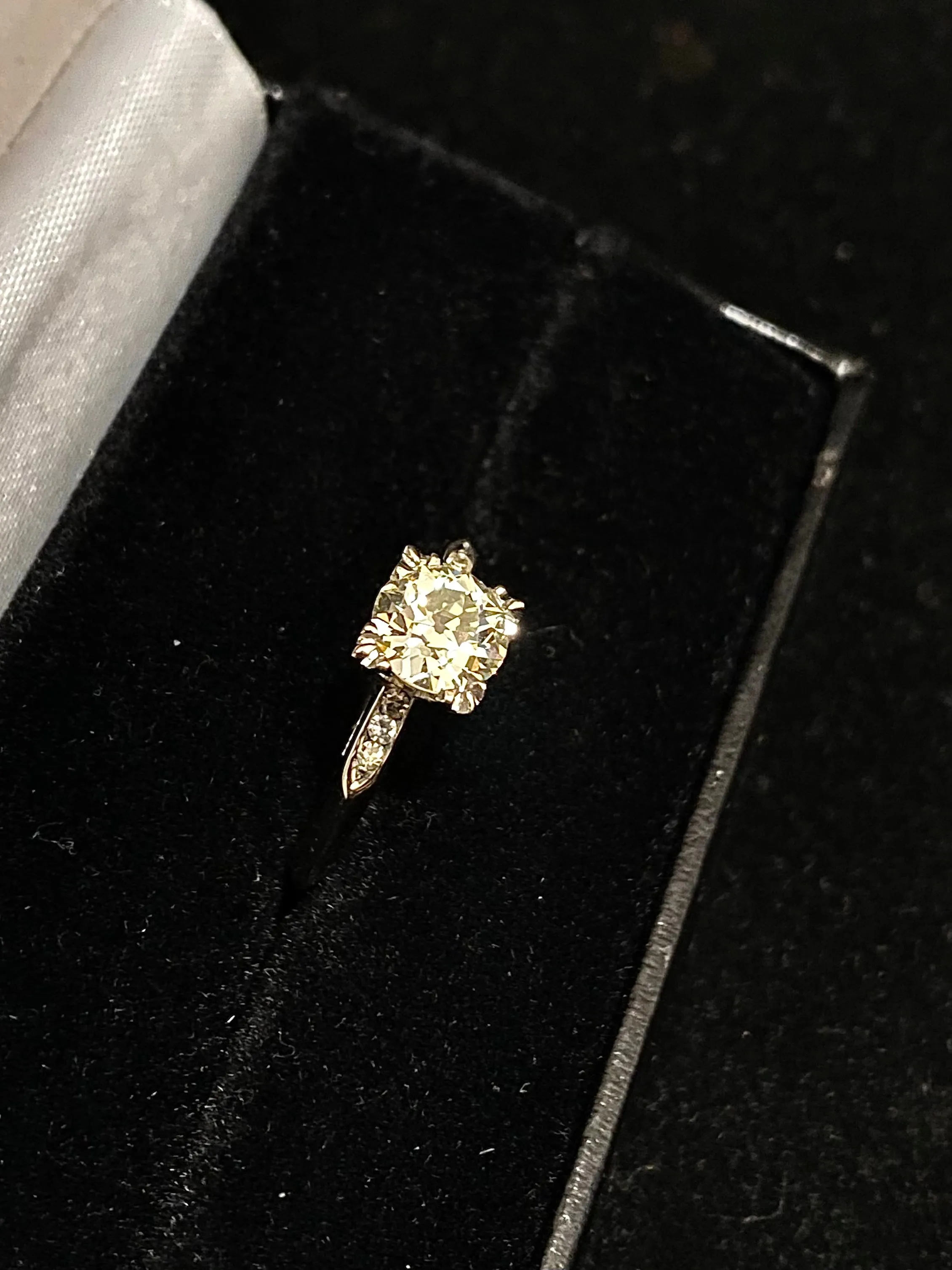 1920's Antique Design Solid White Gold 7 Diamonds Ring - $30K Appraisal Value w/CoA}