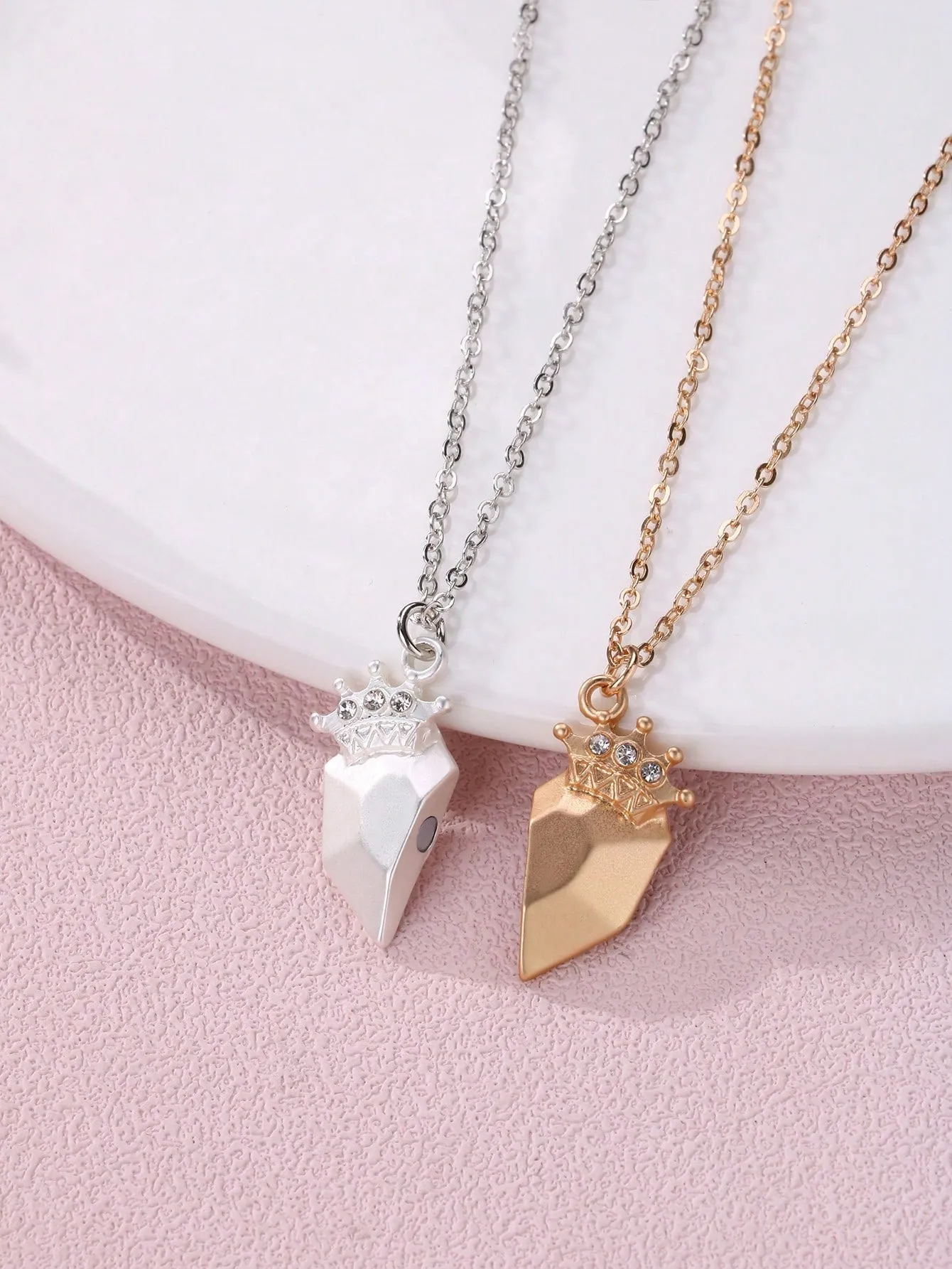 2pcs Classic Zinc Alloy Crown & Heart Shaped & Rhinestone Pendant Necklace Set,