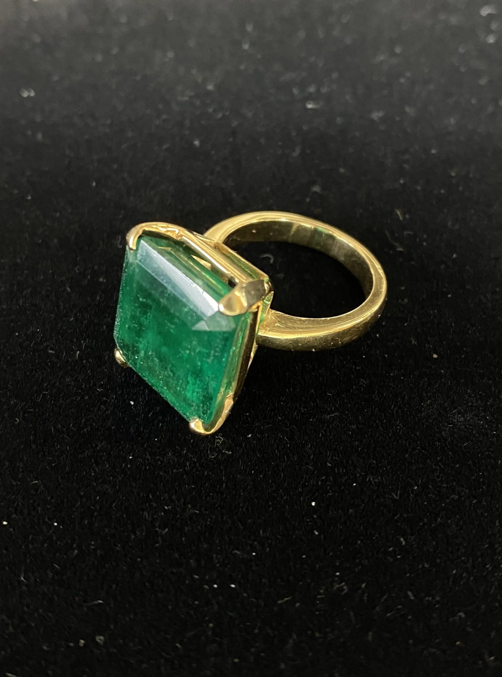 Antique 20 cts Emerald in Solid Yellow Gold Ring $80K Appraisal Value w/CoA}