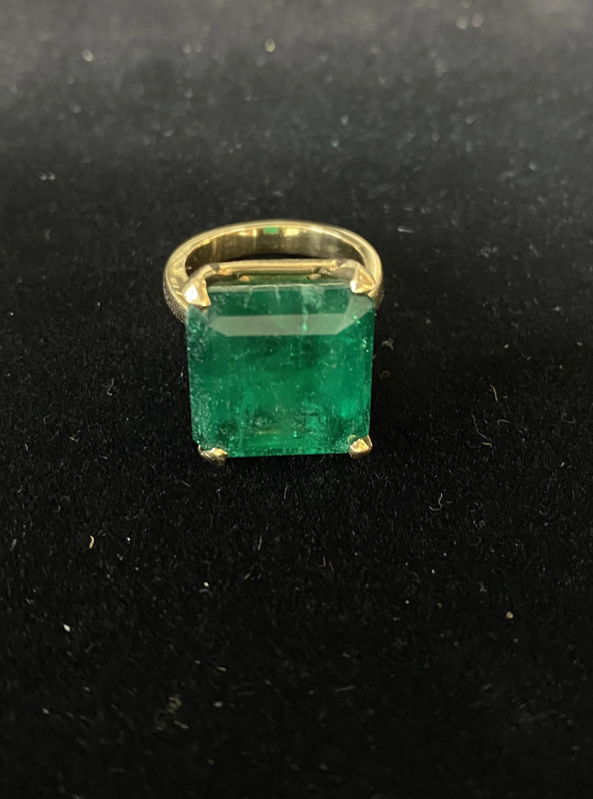 Antique 20 cts Emerald in Solid Yellow Gold Ring $80K Appraisal Value w/CoA}