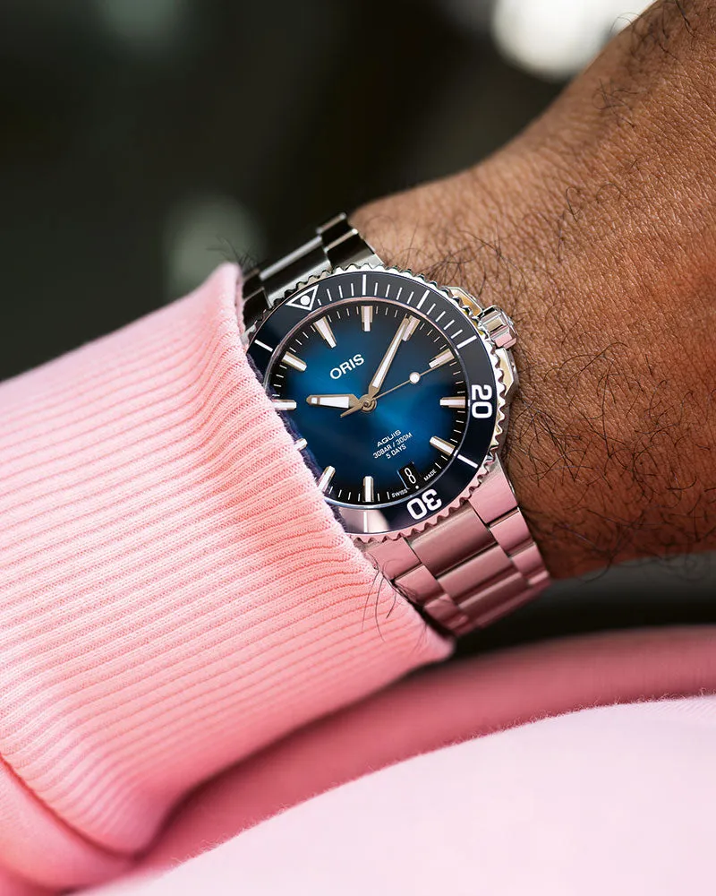 Aquis Date Caliber 400 (41.5mm)