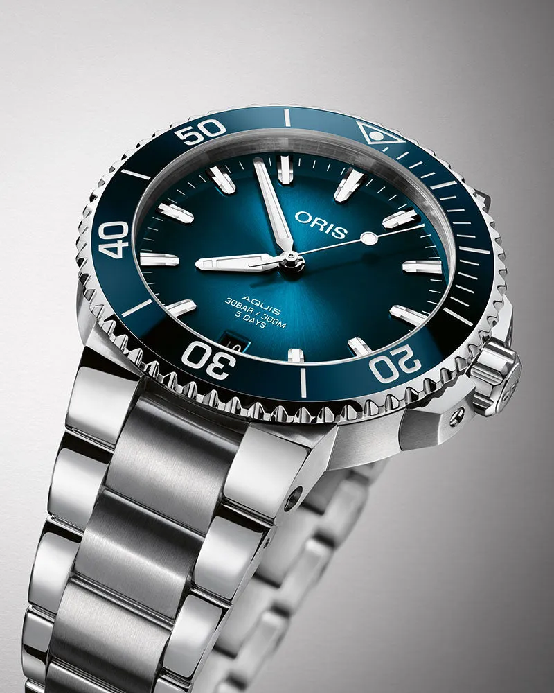 Aquis Date Caliber 400 (41.5mm)