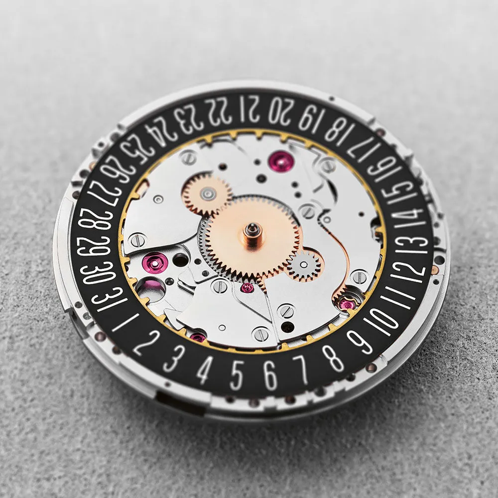 Aquis Date Caliber 400 (41.5mm)