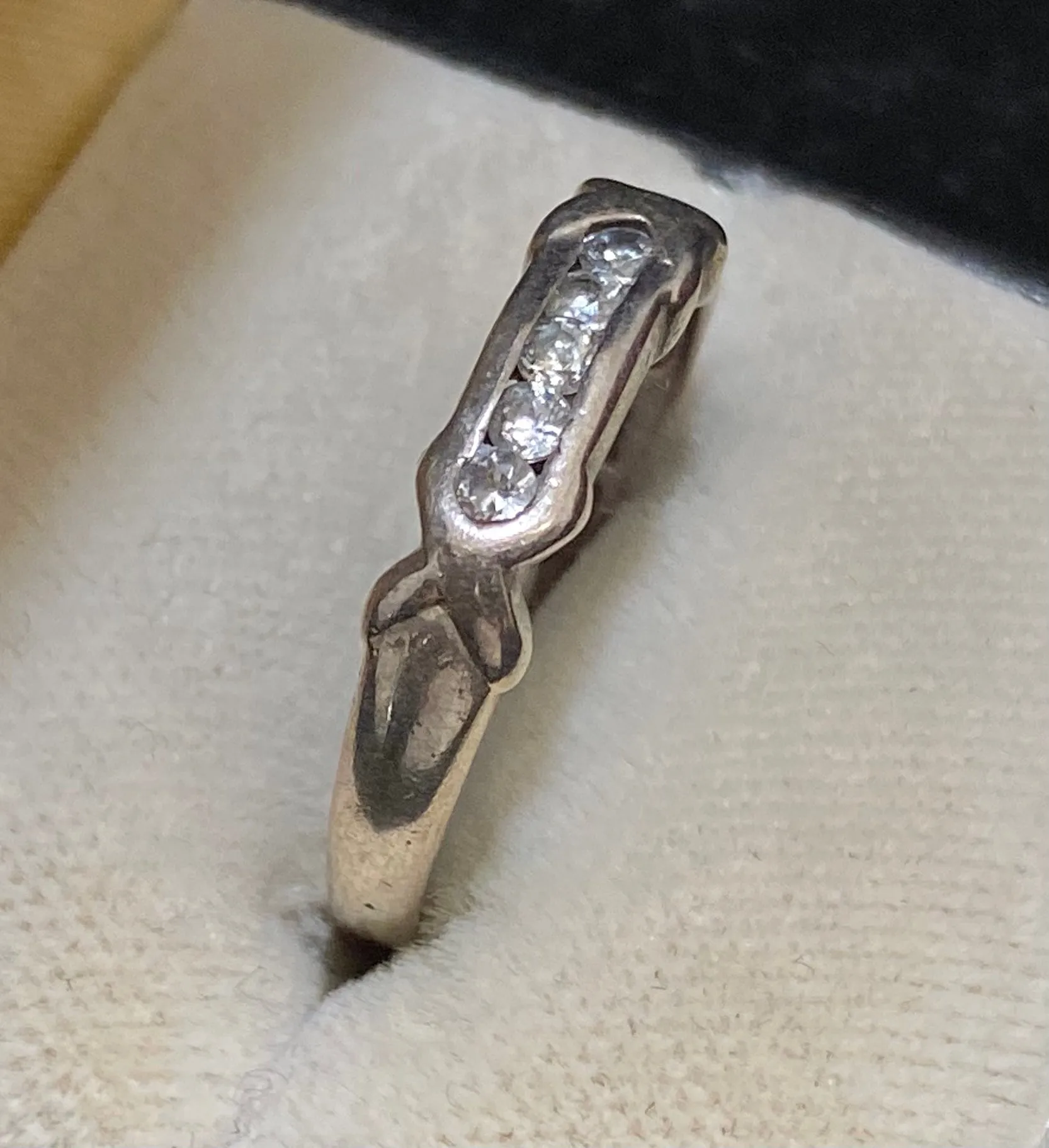 Beautiful Unique Sterling Silver with Diamond Crystal Ring - $800 Appraisal Value w/CoA}