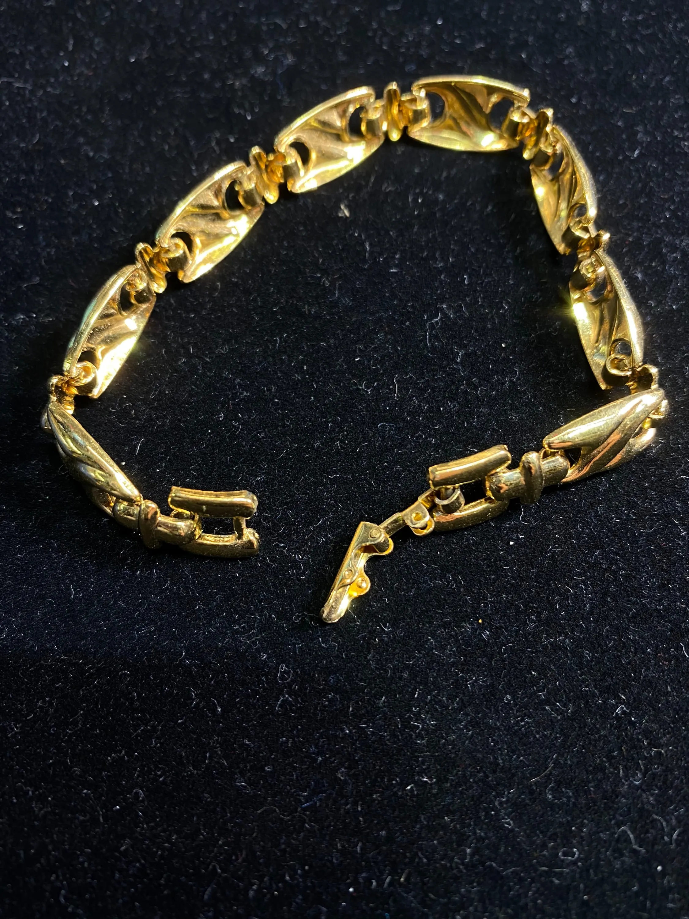BEAUTIFUL Yellow Gold-tone S-Wave Designer Bracelet - $6K Appraisal Value! }