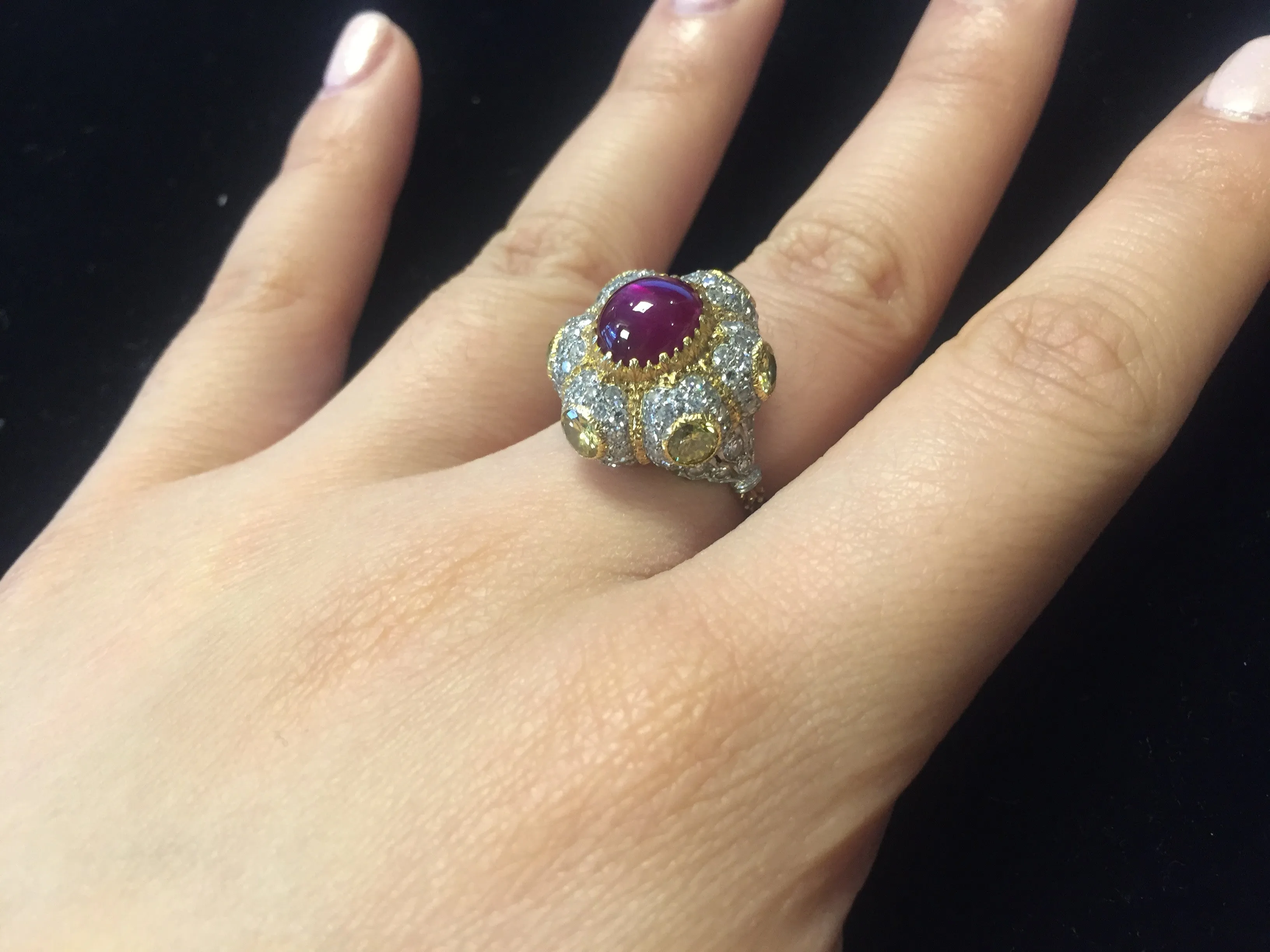 BUCCELLATI Beautiful Lady's Star Ruby Ring w/ Fancy Yellow Diamonds on 18K YG Ring! - $57K VALUE!