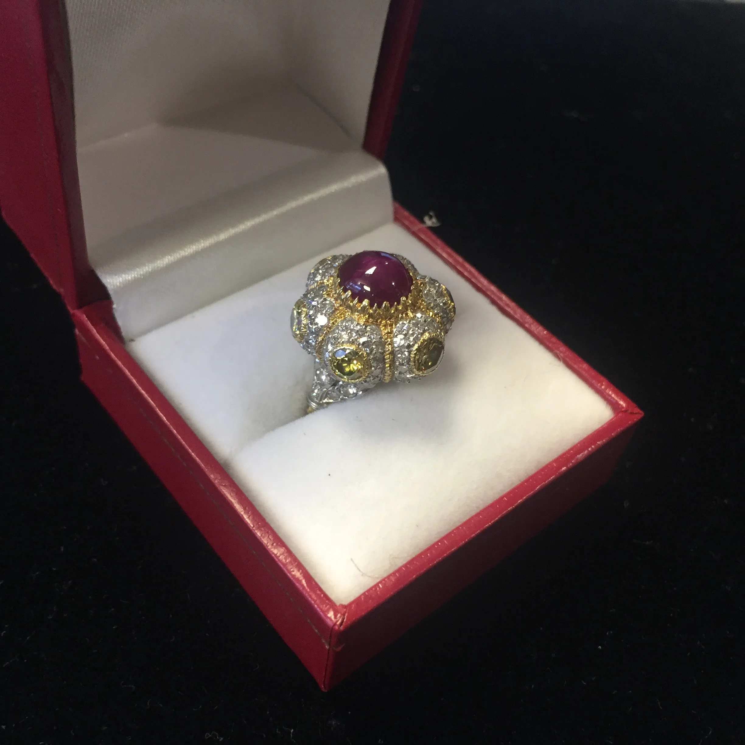 BUCCELLATI Beautiful Lady's Star Ruby Ring w/ Fancy Yellow Diamonds on 18K YG Ring! - $57K VALUE!