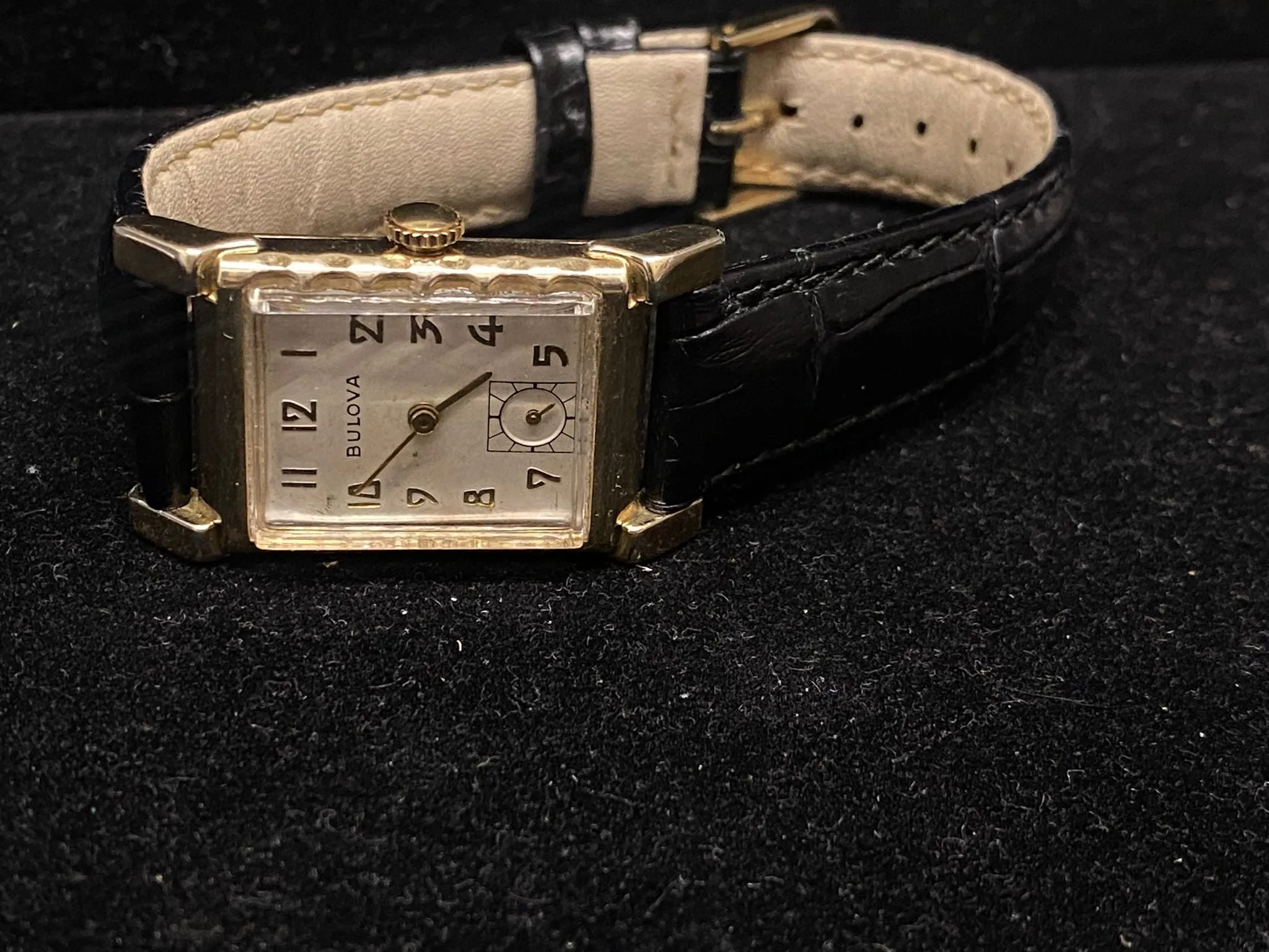 Bulova Vintage Circa 1950s Beautiful Case w/Arabic Numbers- $6,5K APR w/ COA!!!!