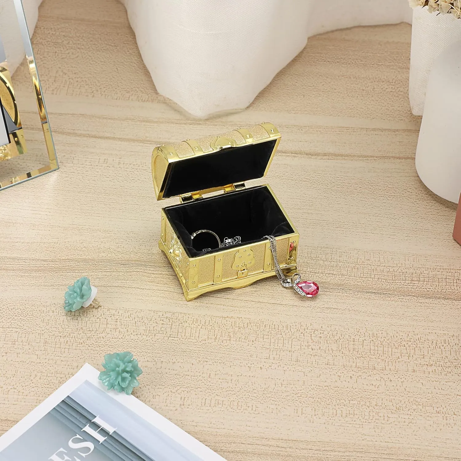 Hipiwe Vintage Metal Jewelry Box Treasure Trinket Chest,Smal Ring Earrings Necklace Keepsake Gift Holder Case for Girls Ladies Women, Gold,Small