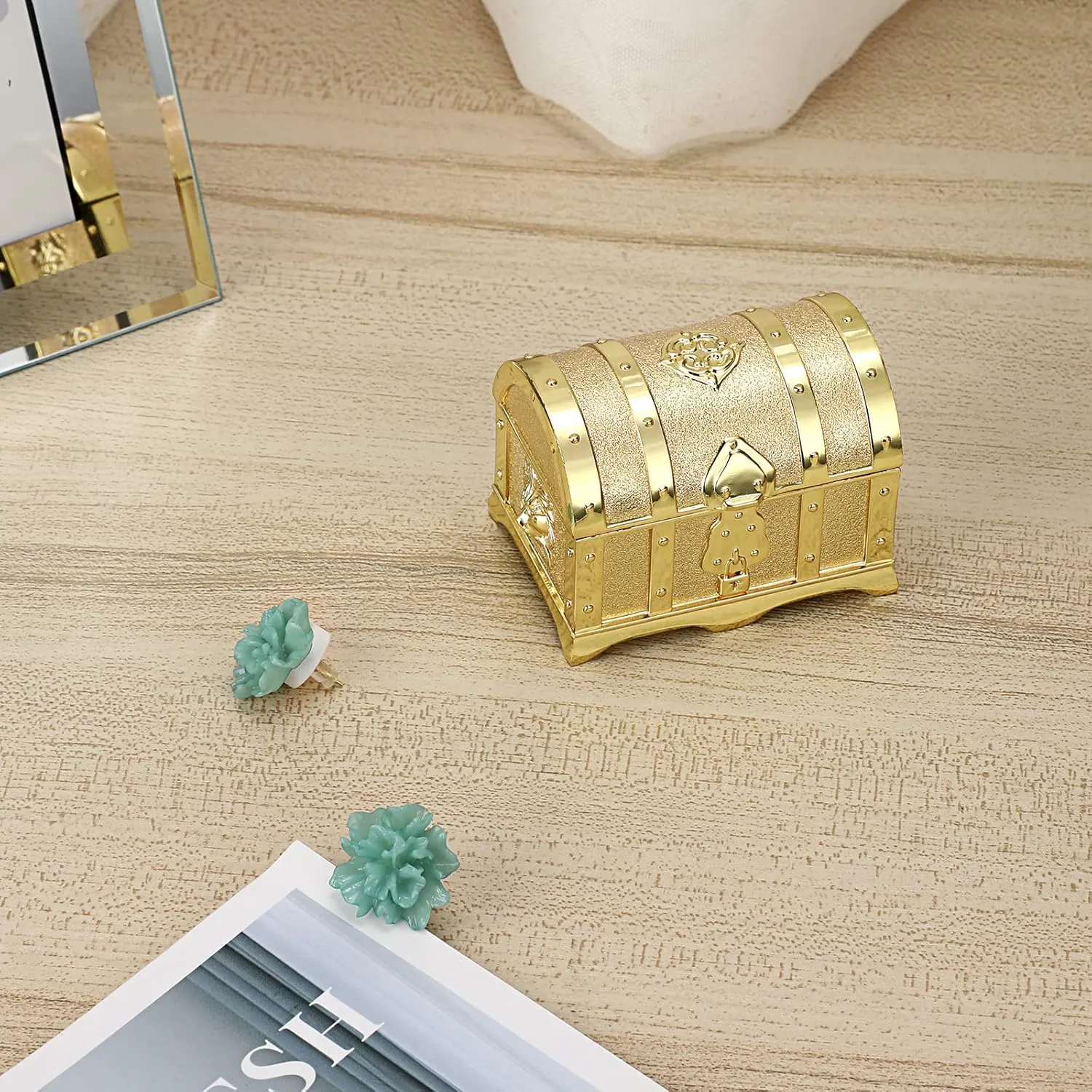 Hipiwe Vintage Metal Jewelry Box Treasure Trinket Chest,Smal Ring Earrings Necklace Keepsake Gift Holder Case for Girls Ladies Women, Gold,Small