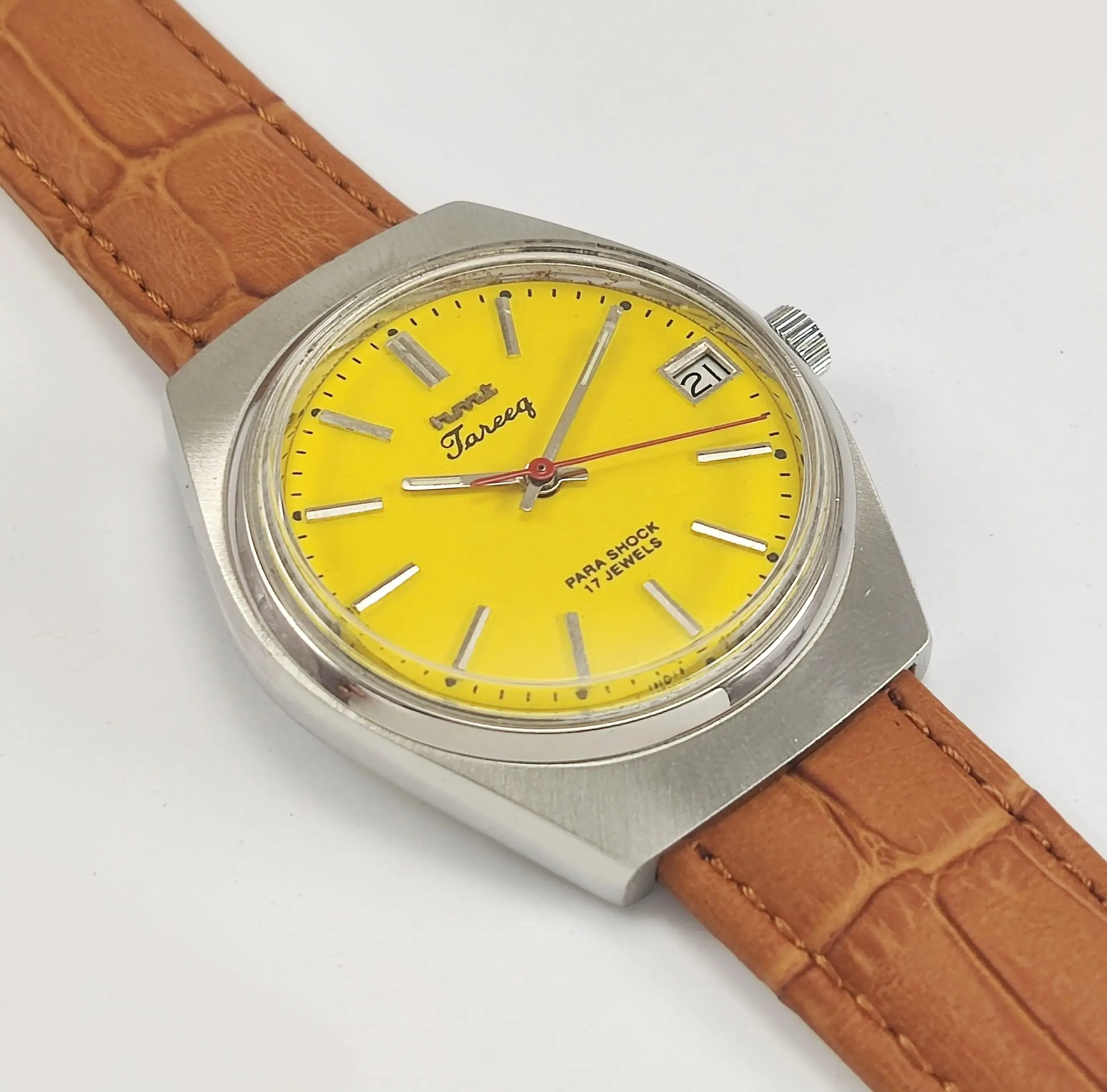 HMT Tareeq Para Shock 17 Jewels Yellow Dial Date Function Mechanical Hand winding Men's Wrist Watch